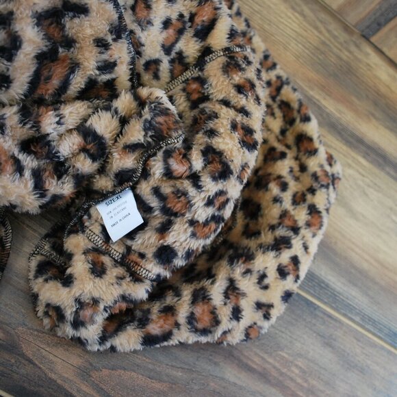 Women's Oversized Fluffy Soft Animal Print Hoodie Jacket Throw XL - Picture 3 of 3